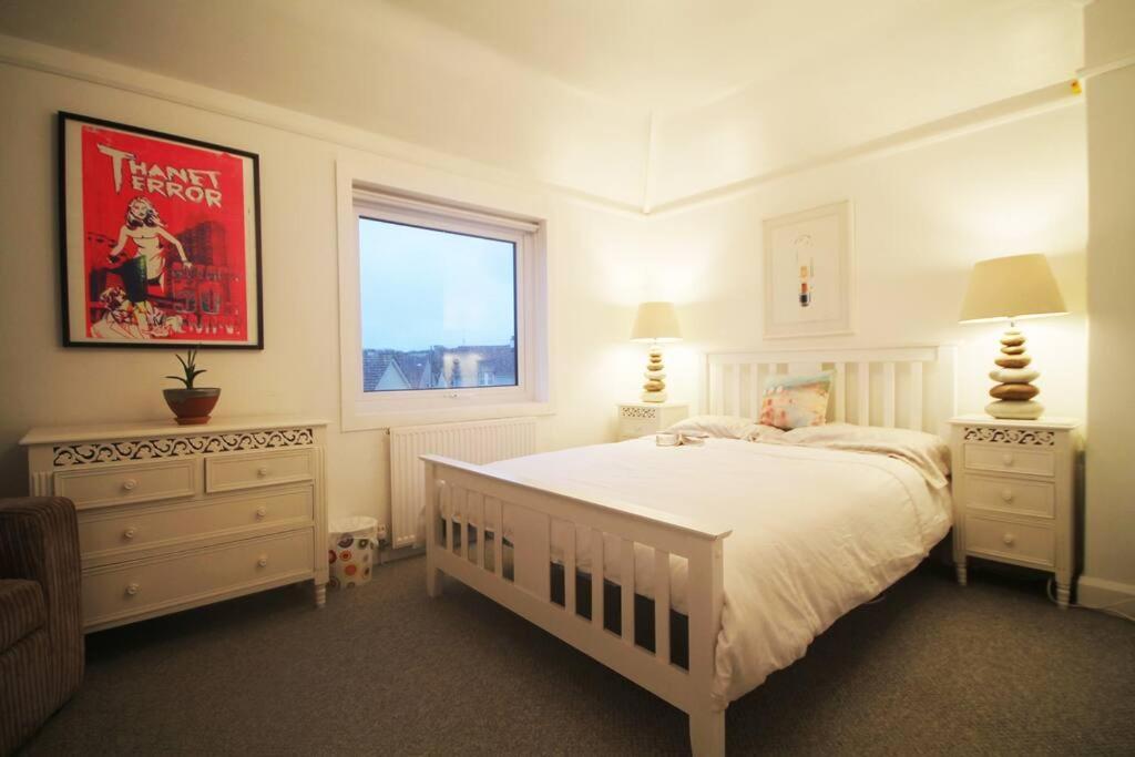 Sunrise! ~ 2 Bedrooms, Garden, Parking, Sea Views St Ives Екстериор снимка