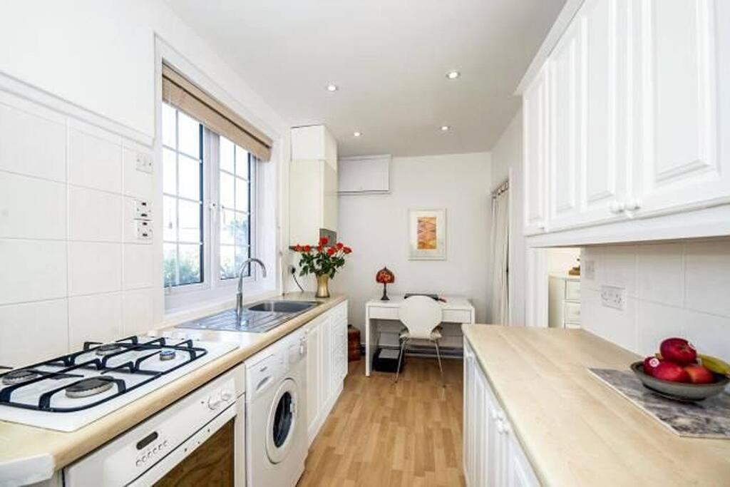 Sunrise! ~ 2 Bedrooms, Garden, Parking, Sea Views St Ives Екстериор снимка