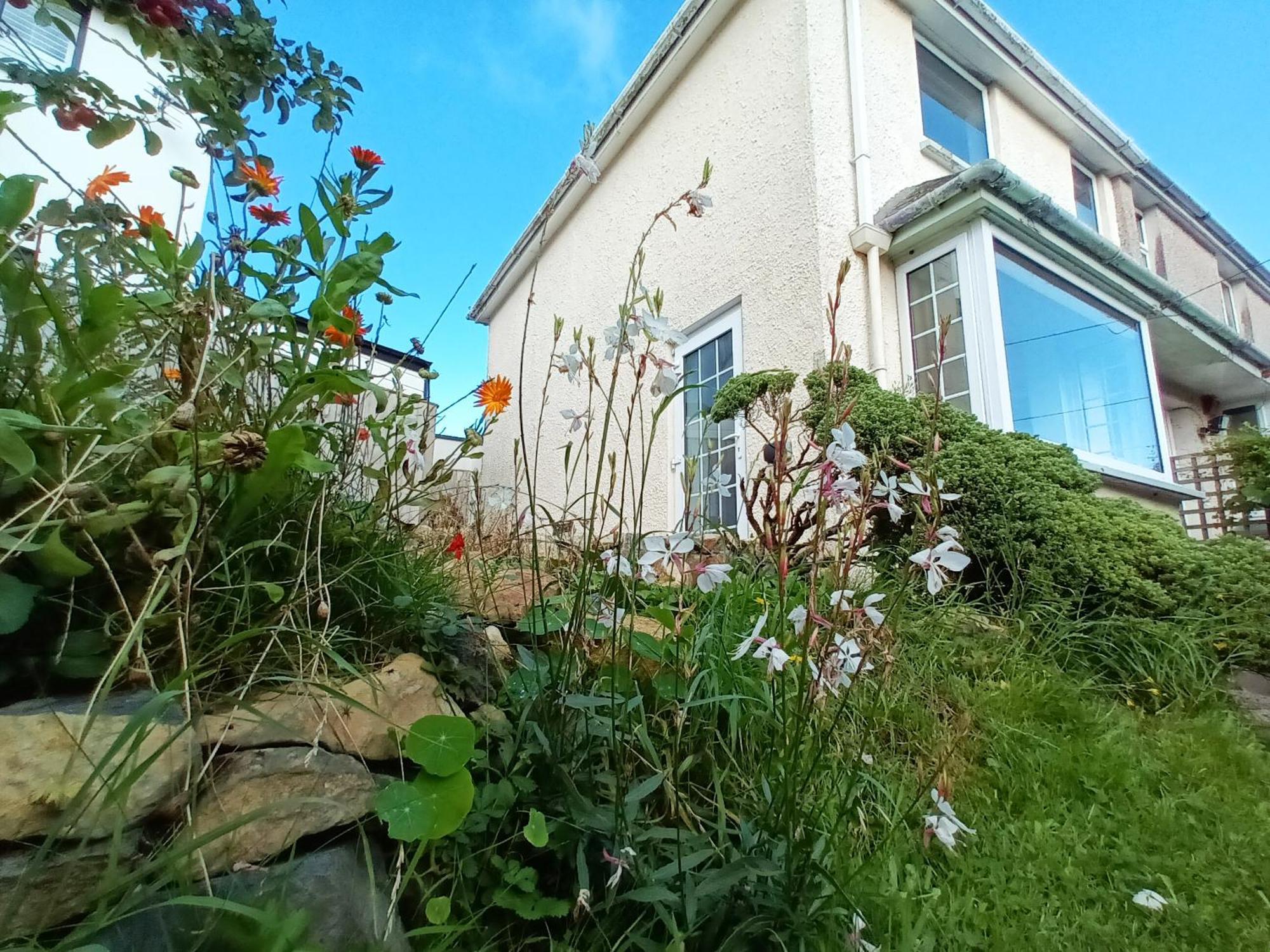 Sunrise! ~ 2 Bedrooms, Garden, Parking, Sea Views St Ives Екстериор снимка